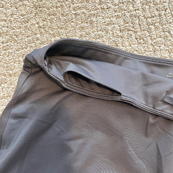 Women's Activewear Skirt, Gray, L, EUC, Pleat on back - Picture 8 of 11